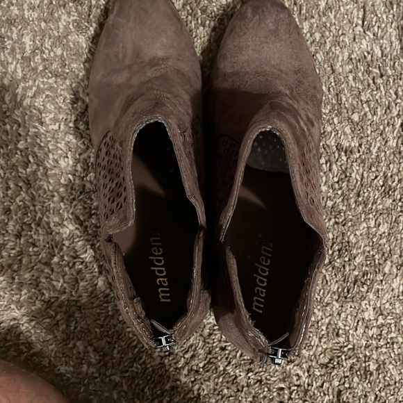 Women’s madden nyc brown ankle boot, stylish, cut out designs on the sides - Picture 4 of 6